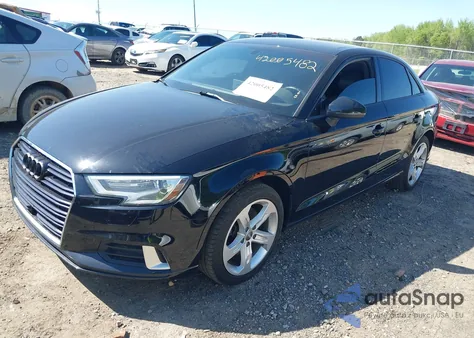 2018 Audi A3 2.0T Premium/2.0T Tech Premium z USA, uszkodzony, nr VIN WAUB8GFF1J1045723